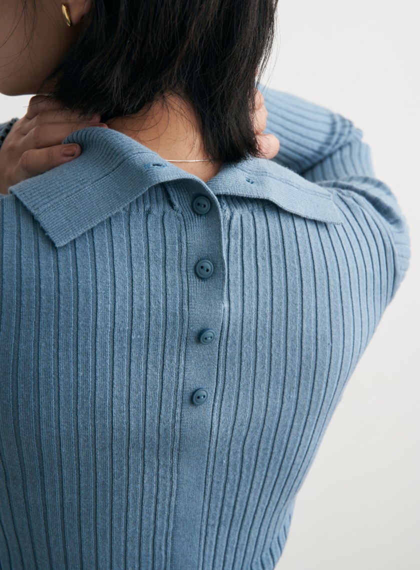 後開釦細節高領針織上衣